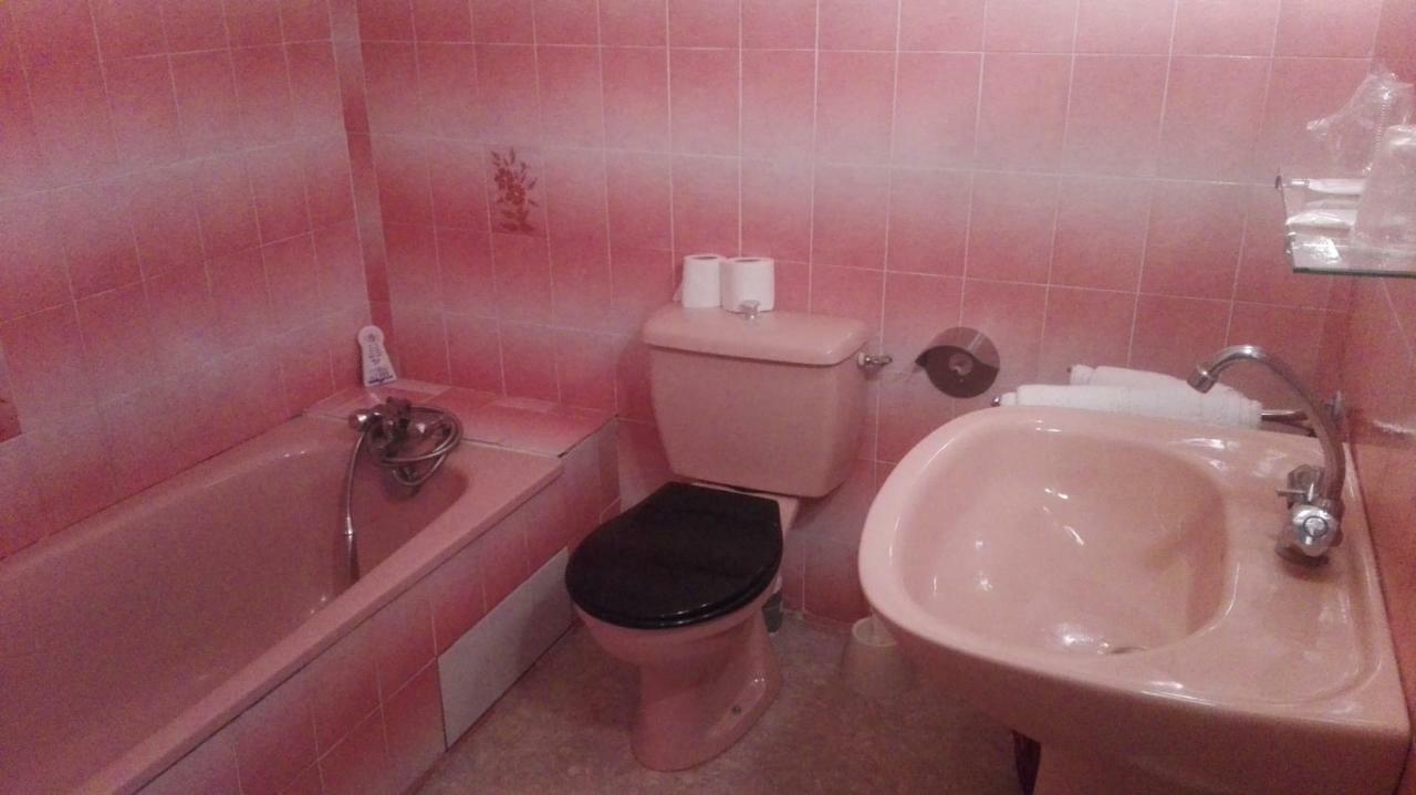 Hotel Le Barry à Villefranche-dʼAlbigeois Extérieur photo